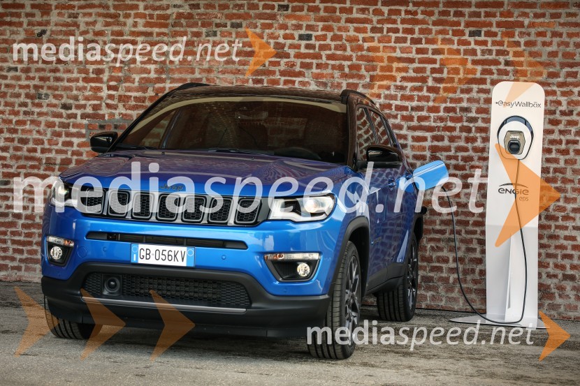 Priključna hibrida Jeep Renegade 4xe in Jeep Compas 4ex