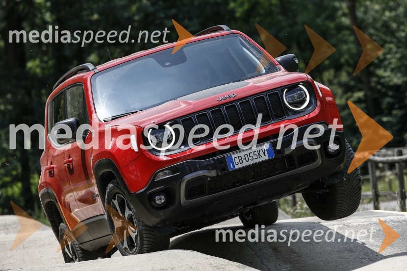 Priključna hibrida Jeep Renegade 4xe in Jeep Compas 4ex