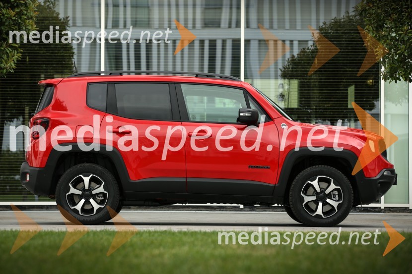 Priključna hibrida Jeep Renegade 4xe in Jeep Compas 4ex