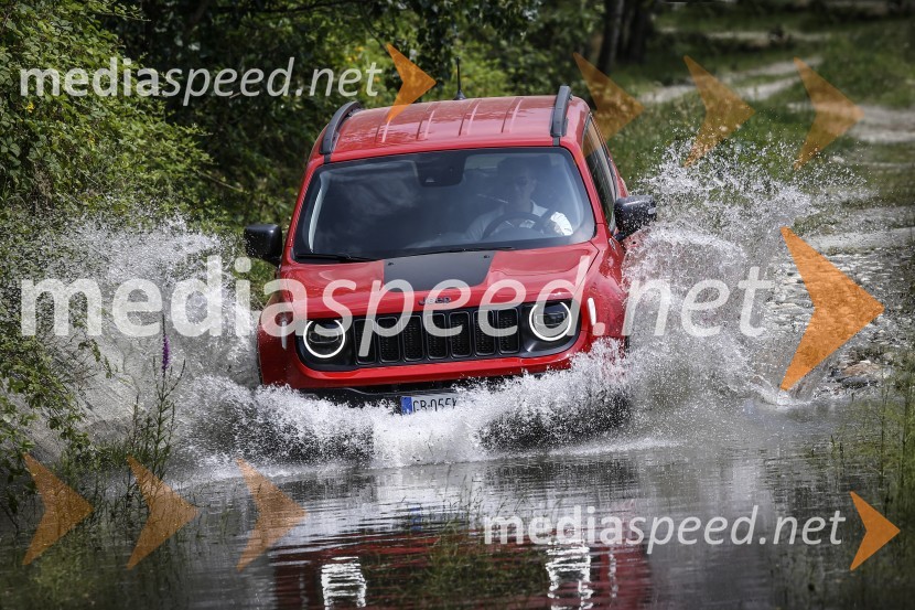 Priključna hibrida Jeep Renegade 4xe in Jeep Compas 4ex