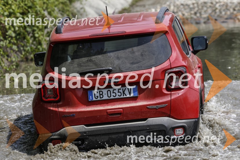 Priključna hibrida Jeep Renegade 4xe in Jeep Compas 4ex