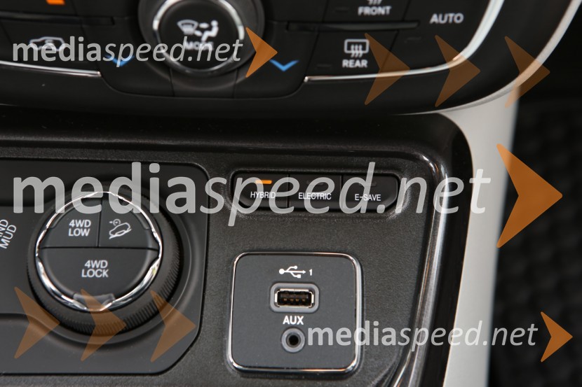 Priključna hibrida Jeep Renegade 4xe in Jeep Compas 4ex