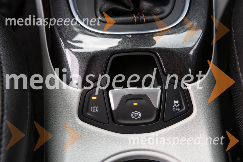 Priključna hibrida Jeep Renegade 4xe in Jeep Compas 4ex