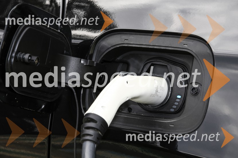 Priključna hibrida Jeep Renegade 4xe in Jeep Compas 4ex