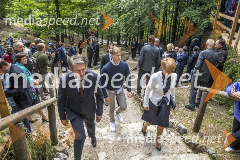  ... ; dr. Aleksandra Pivec, ministrica za kmetijstvo, gozdarstvo in prehrano RS, predsednica stranke DESUSSpominska slovesnost Ruska kapelica 2020