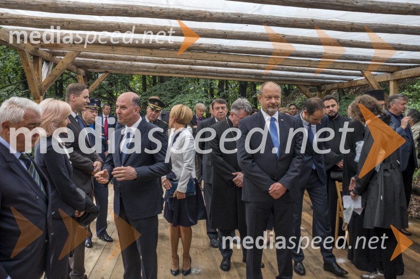  Saša Ivan Geržina, predsednik Društva Slovenija - Rusija, DeSUS, član ;  Lilijana  Kozlovič , ministrica za pravosodje;  Timur Ejvazov, Ruski veleposlanik v Sloveniji;  Alojz  Kovšca, predsednik Državnega sveta Republike SlovenijeSpominska slovesnost Ruska kapelica 2020