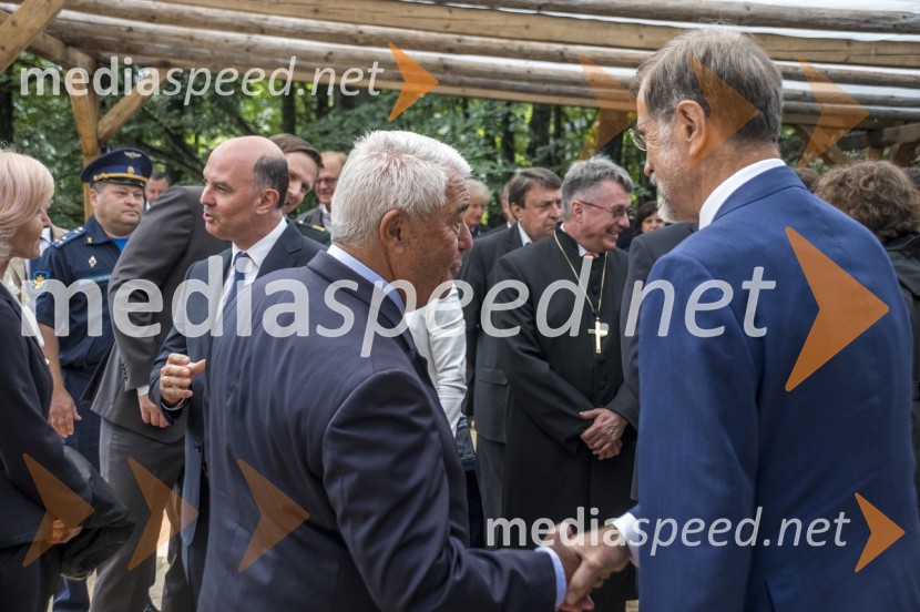  Timur Ejvazov, Ruski veleposlanik v Sloveniji;  Saša Ivan Geržina, predsednik Društva Slovenija - Rusija, DeSUS, član ;  Lojze Peterle, slovenski politikSpominska slovesnost Ruska kapelica 2020