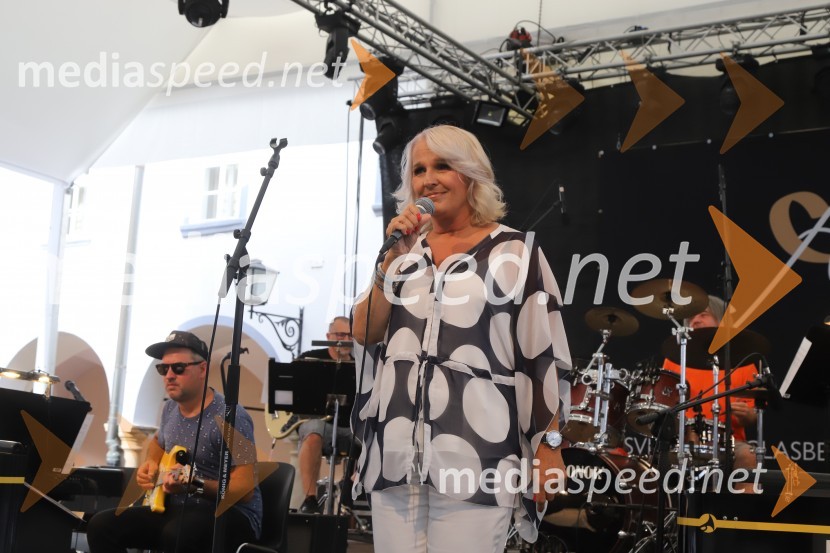 Alenka Godec, pevkaSlavnostna otvoritev festivala Arsana 2020, Big Band RTV SLO s solisti