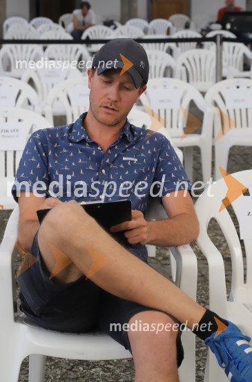  Klemen Slakonja, igralec, komik in TV voditeljSlavnostna otvoritev festivala Arsana 2020, Big Band RTV SLO s solisti