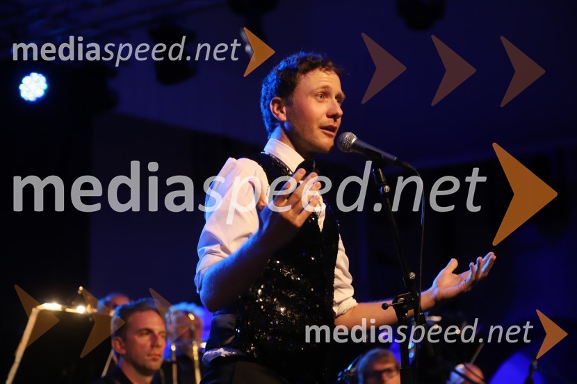 Klemen Slakonja, igralec, komik in TV voditeljSlavnostna otvoritev festivala Arsana 2020, Big Band RTV SLO s solisti