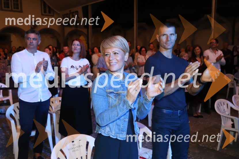 dr. Aleksandra Pivec, ministrica za kmetijstvo, gozdarstvo in prehrano RS, predsednica stranke DESUS;  ... Slavnostna otvoritev festivala Arsana 2020, Big Band RTV SLO s solisti