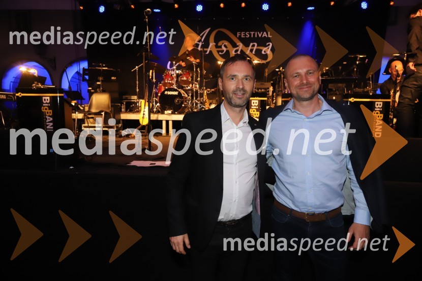  Mladen Delin, direktor festivala Arsana;  Blaž Brodnjak, predsednik uprave NLBSlavnostna otvoritev festivala Arsana 2020, Big Band RTV SLO s solisti