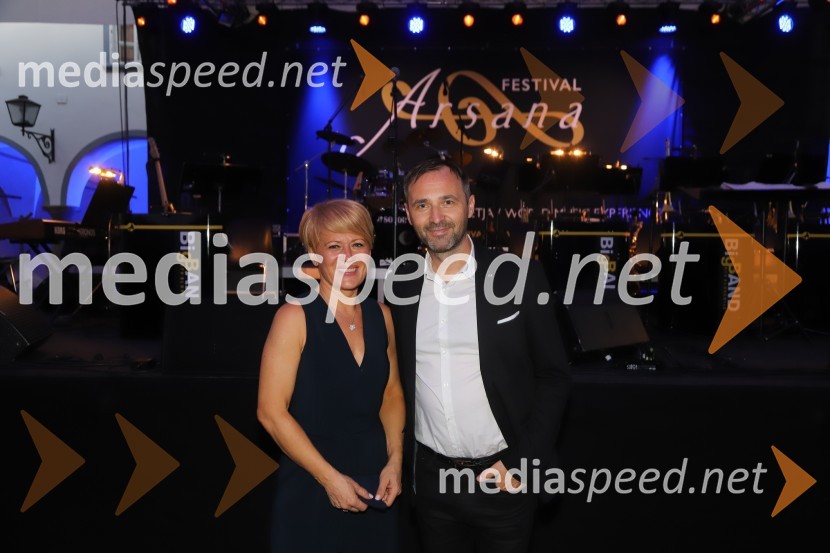 dr. Aleksandra Pivec, ministrica za kmetijstvo, gozdarstvo in prehrano RS, predsednica stranke DESUS;  Mladen Delin, direktor festivala ArsanaSlavnostna otvoritev festivala Arsana 2020, Big Band RTV SLO s solisti