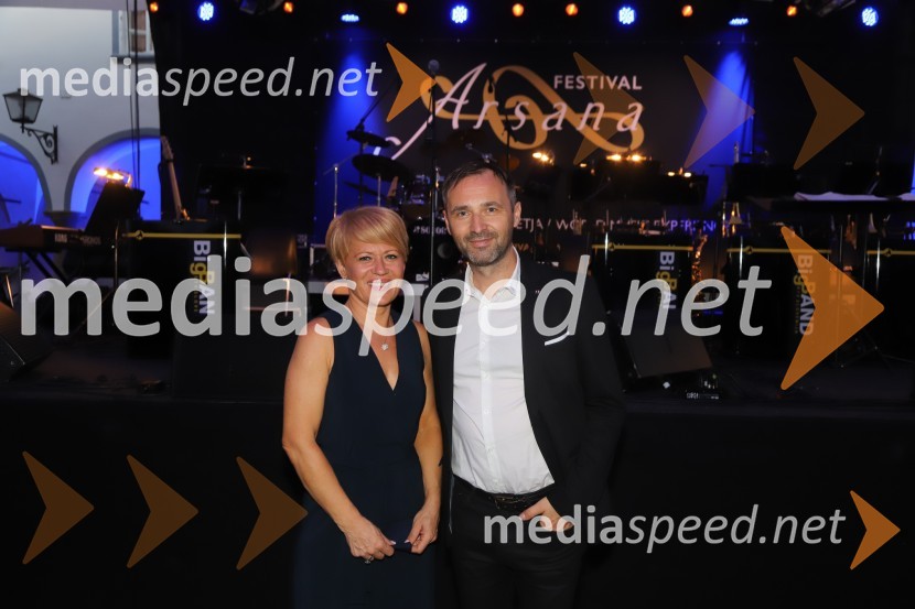 dr. Aleksandra Pivec, ministrica za kmetijstvo, gozdarstvo in prehrano RS, predsednica stranke DESUS;  Mladen Delin, direktor festivala ArsanaSlavnostna otvoritev festivala Arsana 2020, Big Band RTV SLO s solisti
