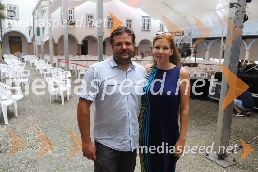  Boštjan Lesjak, BK TV;  Živa Krušič Gorišek, novinarka BK TV1 na 1: Gušti in Tomi Meglič, koncert v sklopu festivala Arsana