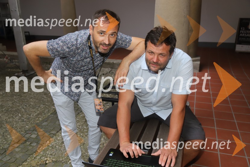  Mladen Delin, direktor festivala Arsana;  Boštjan Lesjak, BK TV1 na 1: Gušti in Tomi Meglič, koncert v sklopu festivala Arsana