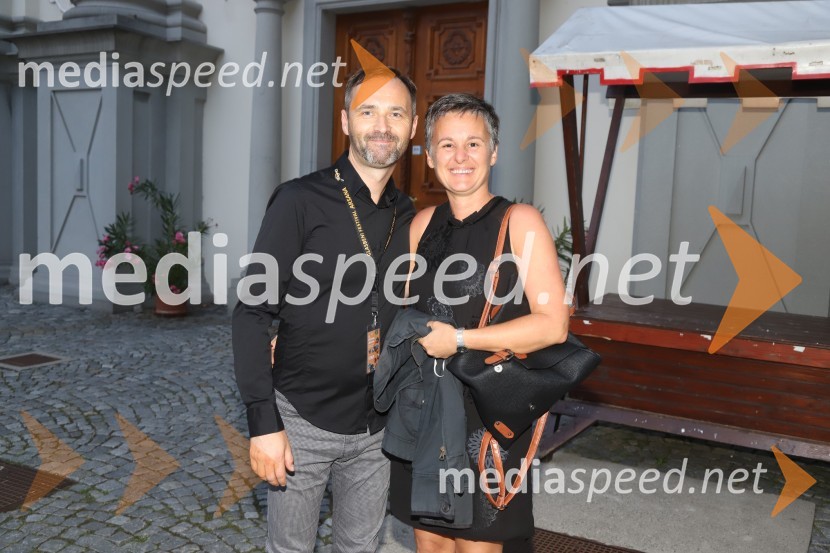 Mladen Delin, direktor festivala Arsana;  ... 1 na 1: Gušti in Tomi Meglič, koncert v sklopu festivala Arsana