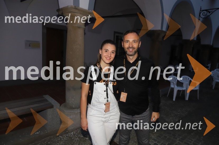  ... ;  Mladen Delin, direktor festivala Arsana1 na 1: Gušti in Tomi Meglič, koncert v sklopu festivala Arsana