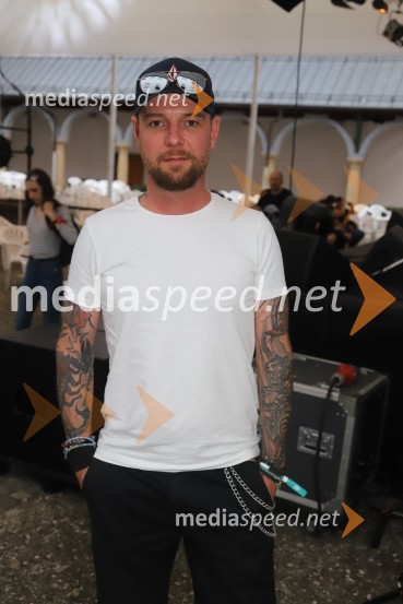  Tomi Meglič, glasbenik, pevec skupine Siddharta1 na 1: Gušti in Tomi Meglič, koncert v sklopu festivala Arsana