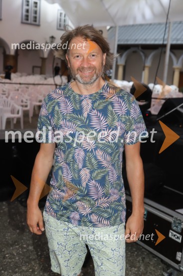  Miha Guštin-Gušti, glasbenik1 na 1: Gušti in Tomi Meglič, koncert v sklopu festivala Arsana