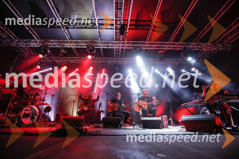  Uroš Škerl Kramberger - Hipi, glasbenik, Hamo & Tribute 2 Love;  Peter Dekleva, glasbenik, Hamo & Tribute 2 Love;  Matevž Šalehar-Hamo, glasbenik, Hamo & Tribute 2 Love;  Denis Horvat - Duki, glasbenik, Hamo & Tribute 2 LoveHamo & Tribute 2 Love, koncert bluesovske improvizacije