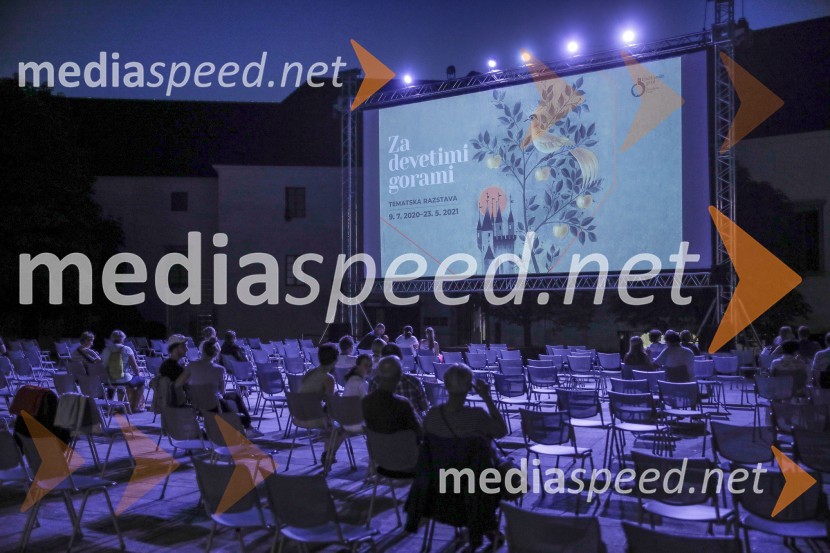 Pod belimi pečinami, predpremiera filma na Ljubljanskem gradu