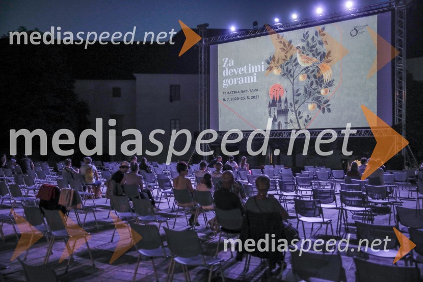 Pod belimi pečinami, predpremiera filma na Ljubljanskem gradu