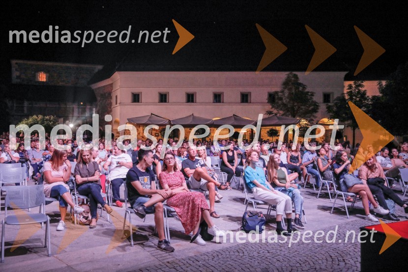 Pod belimi pečinami, predpremiera filma na Ljubljanskem gradu