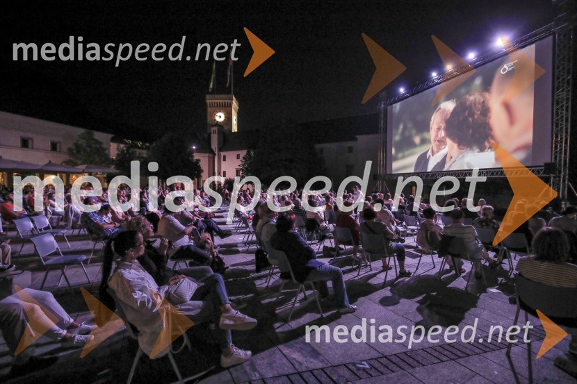 Pod belimi pečinami, predpremiera filma na Ljubljanskem gradu