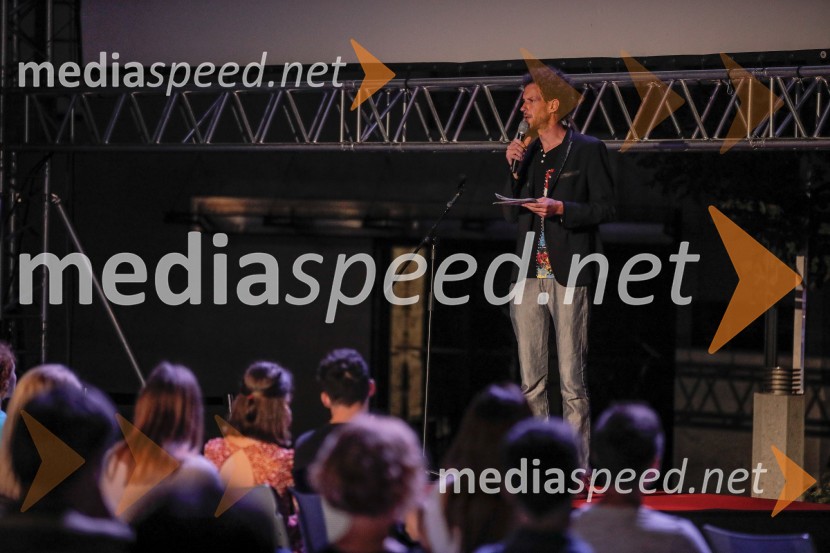 Pod belimi pečinami, predpremiera filma na Ljubljanskem gradu