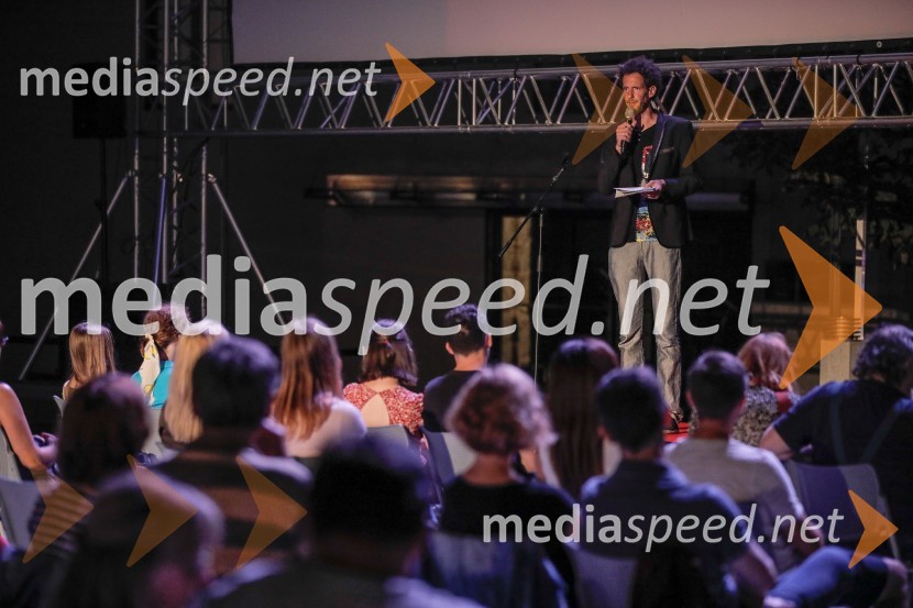 Pod belimi pečinami, predpremiera filma na Ljubljanskem gradu