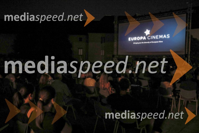 Pod belimi pečinami, predpremiera filma na Ljubljanskem gradu