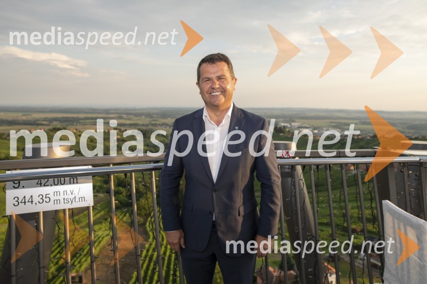  Janez Magyar, župan Občine LendavaVečerja z razgledom na stolpu Vinarium Lendava