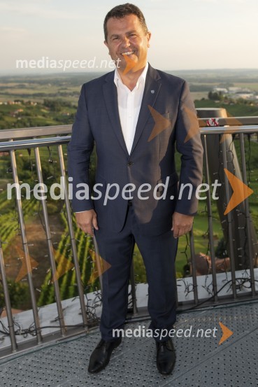  Janez Magyar, župan Občine LendavaVečerja z razgledom na stolpu Vinarium Lendava