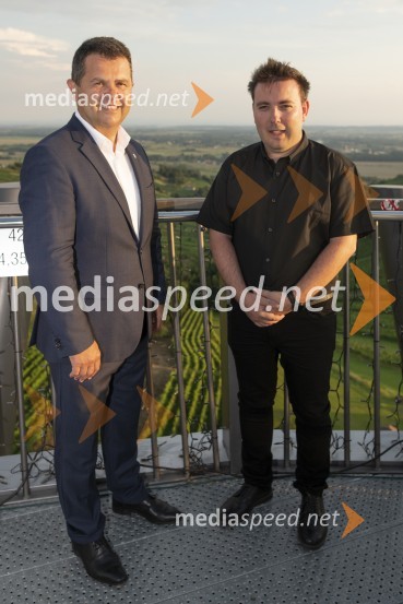  Janez Magyar, župan Občine Lendava;  Rok Petje, direktor, Zavod za turizem LendavaVečerja z razgledom na stolpu Vinarium Lendava