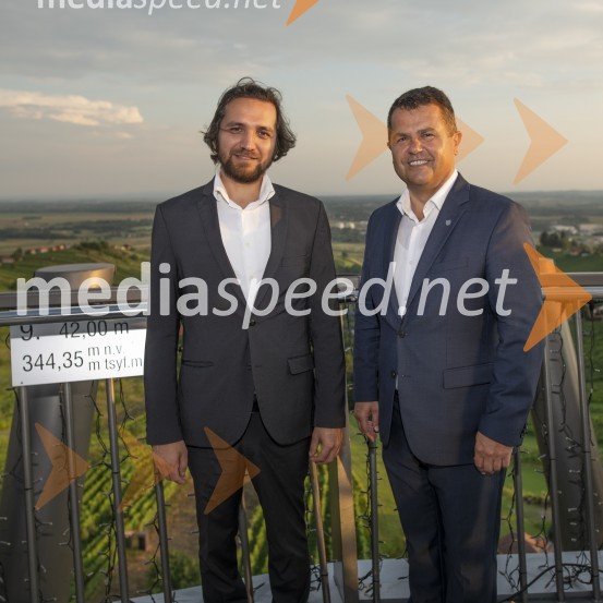 dr. Mihael Kasaš, podžupan, Občina Lendava;  Janez Magyar, župan Občine LendavaVečerja z razgledom na stolpu Vinarium Lendava