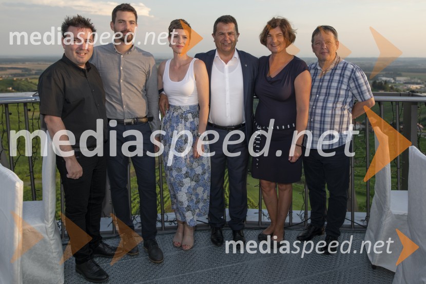  Rok Petje, direktor, Zavod za turizem Lendava;  ... ;  ... ;  Janez Magyar, župan Občine Lendava;  Martina  Bukovec, Zavod za turizem in razvoj Lendava, sektor za turizem;  ... Večerja z razgledom na stolpu Vinarium Lendava