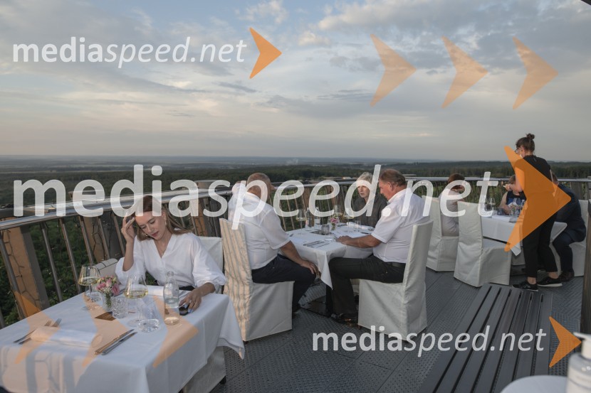 Večerja z razgledom na stolpu Vinarium Lendava
