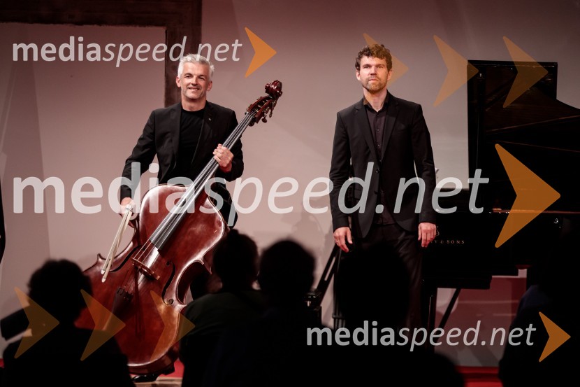  Božo Paradžik, kontrabasist;  Hansjacob Staemmler, pianistBožo Paradžik in Hansjacob Staemmler, koncert v okviru 68. Ljubljana Festivala
