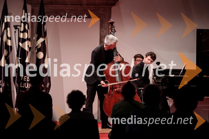  Božo Paradžik, kontrabasist;  Hansjacob Staemmler, pianistBožo Paradžik in Hansjacob Staemmler, koncert v okviru 68. Ljubljana Festivala