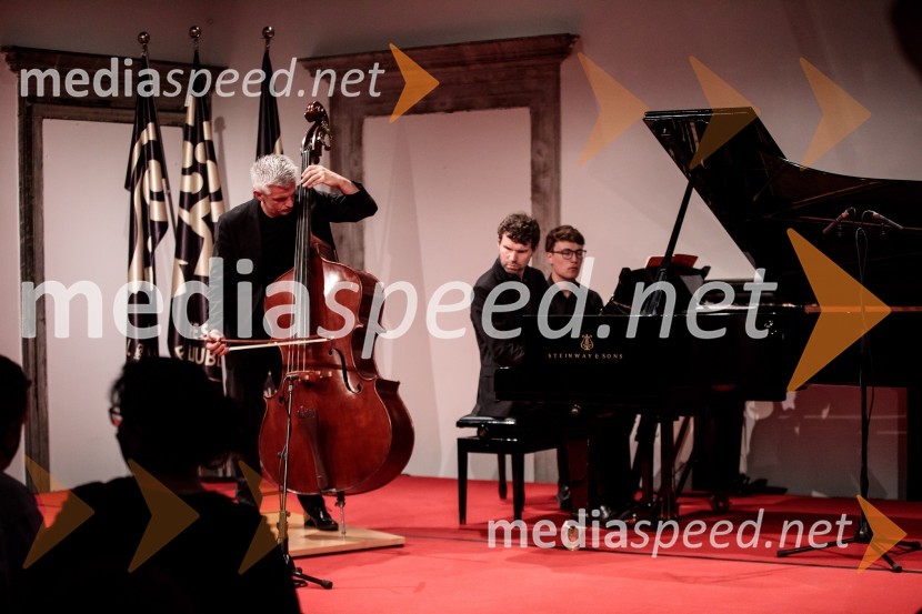  Božo Paradžik, kontrabasist;  Hansjacob Staemmler, pianist;  ... Božo Paradžik in Hansjacob Staemmler, koncert v okviru 68. Ljubljana Festivala