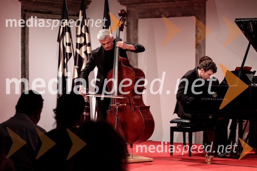  Božo Paradžik, kontrabasist;  Hansjacob Staemmler, pianistBožo Paradžik in Hansjacob Staemmler, koncert v okviru 68. Ljubljana Festivala