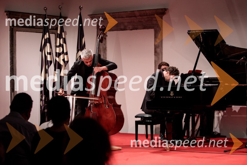  Božo Paradžik, kontrabasist;  Hansjacob Staemmler, pianistBožo Paradžik in Hansjacob Staemmler, koncert v okviru 68. Ljubljana Festivala