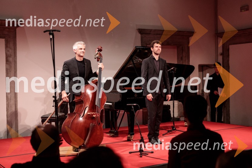  Božo Paradžik, kontrabasist;  Hansjacob Staemmler, pianistBožo Paradžik in Hansjacob Staemmler, koncert v okviru 68. Ljubljana Festivala