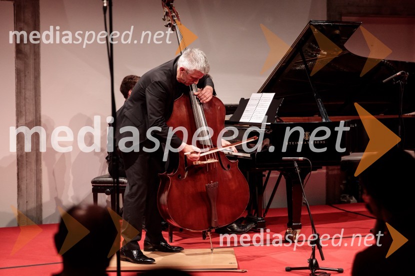  Božo Paradžik, kontrabasistBožo Paradžik in Hansjacob Staemmler, koncert v okviru 68. Ljubljana Festivala