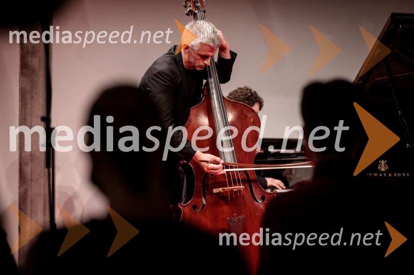 Božo Paradžik, kontrabasistBožo Paradžik in Hansjacob Staemmler, koncert v okviru 68. Ljubljana Festivala