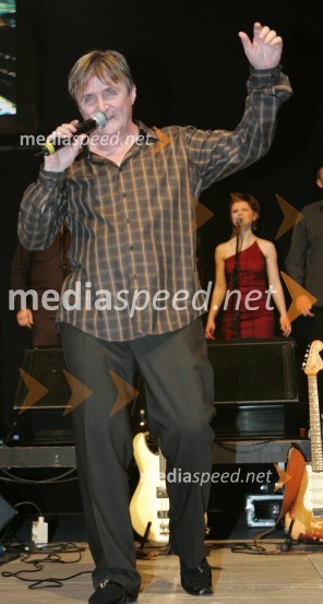 Umrl je Rajko Dujmić, nekdanji vodja skupine Novi Fosili