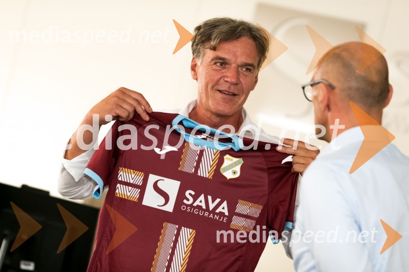 mag. David Kastelic, predsednik uprave, Zavarovalnica Sava, d.d.;  Dean Ščulac, Podpredsenik HNK RijekaHNK Rijeka na obisku v Zavarovalnici Sava