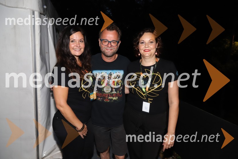  Urša Repolusk; dr. Tone Kregar, zgodovinar, pevec Mi2, direktor Muzeja novejše zgodovine Celje;  Lucija Smolnik, direktor festivalaMi2, otvoritev festivala in 18. Kantfesta