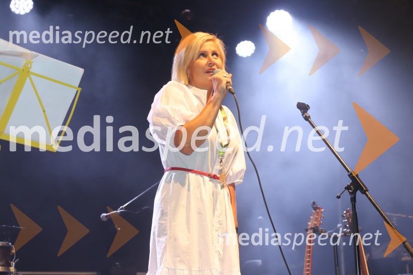  Anita  Mlakar, moderatorka in svetovalka za odnose z javnostmiMi2, otvoritev festivala in 18. Kantfesta